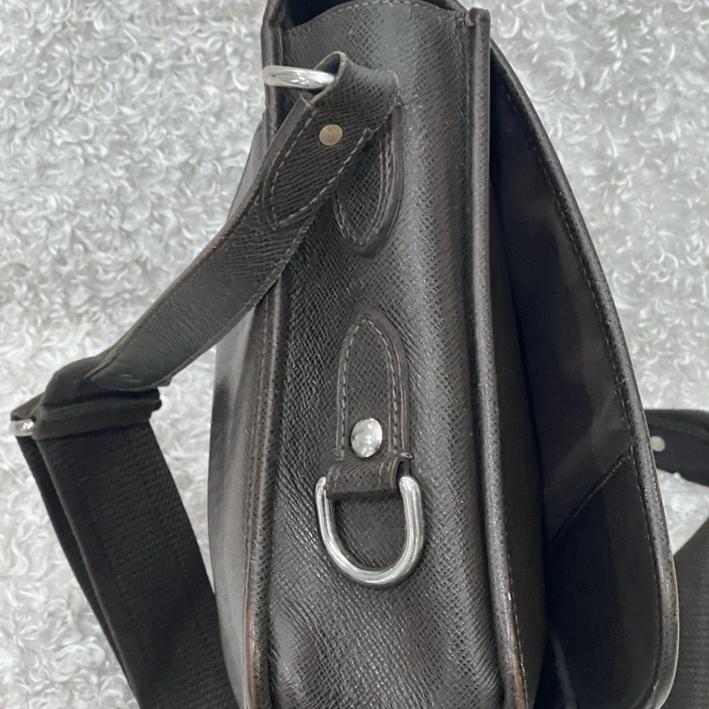 Louis Vuitton Taiga Roman Leather Messenger Bag.